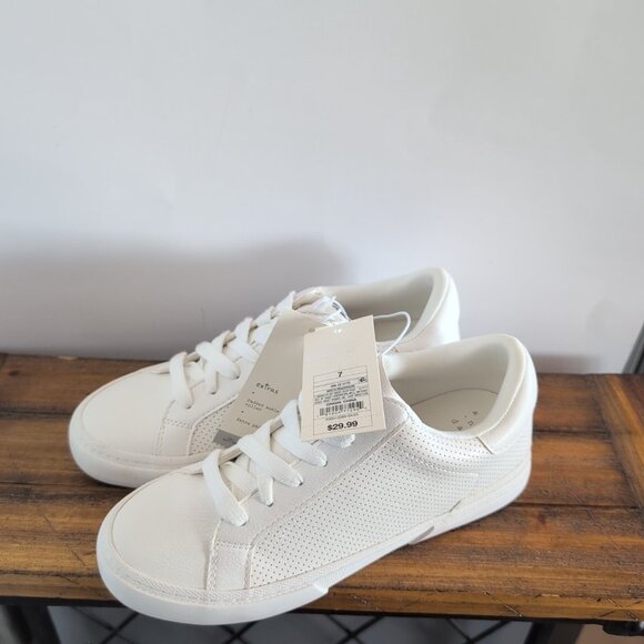 NWT Women's Maddison Sneakers - A New Day™ Size 7 White Shoe Extra Padding - Picture 2 of 8